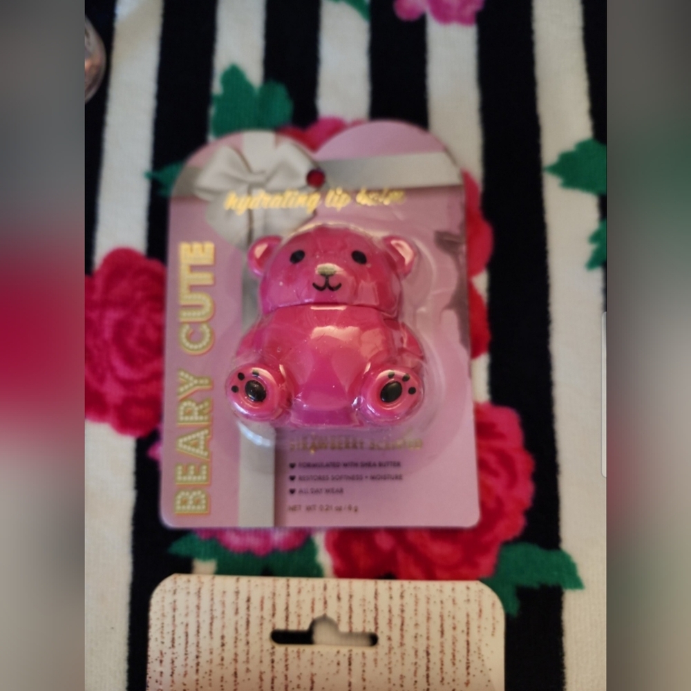 Assorted Women's Makeup Set - Picture 4 of 11